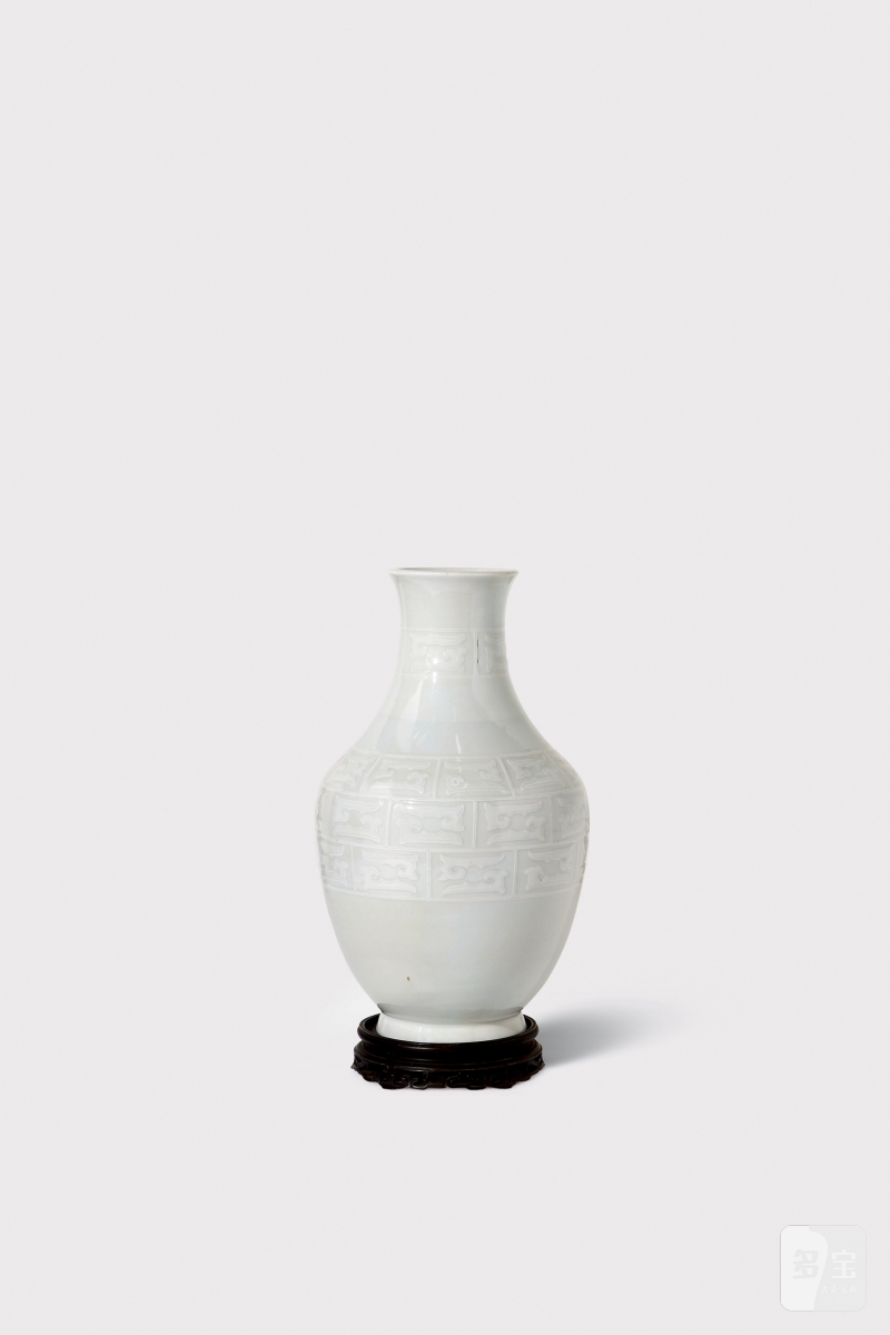 清乾隆·白釉饕餮纹尊